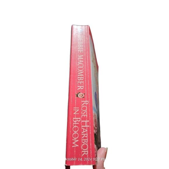 Rose harbor in bloom by Debbie Macomber Ballantine books isbn 9780345535369 - Picture 4 of 5